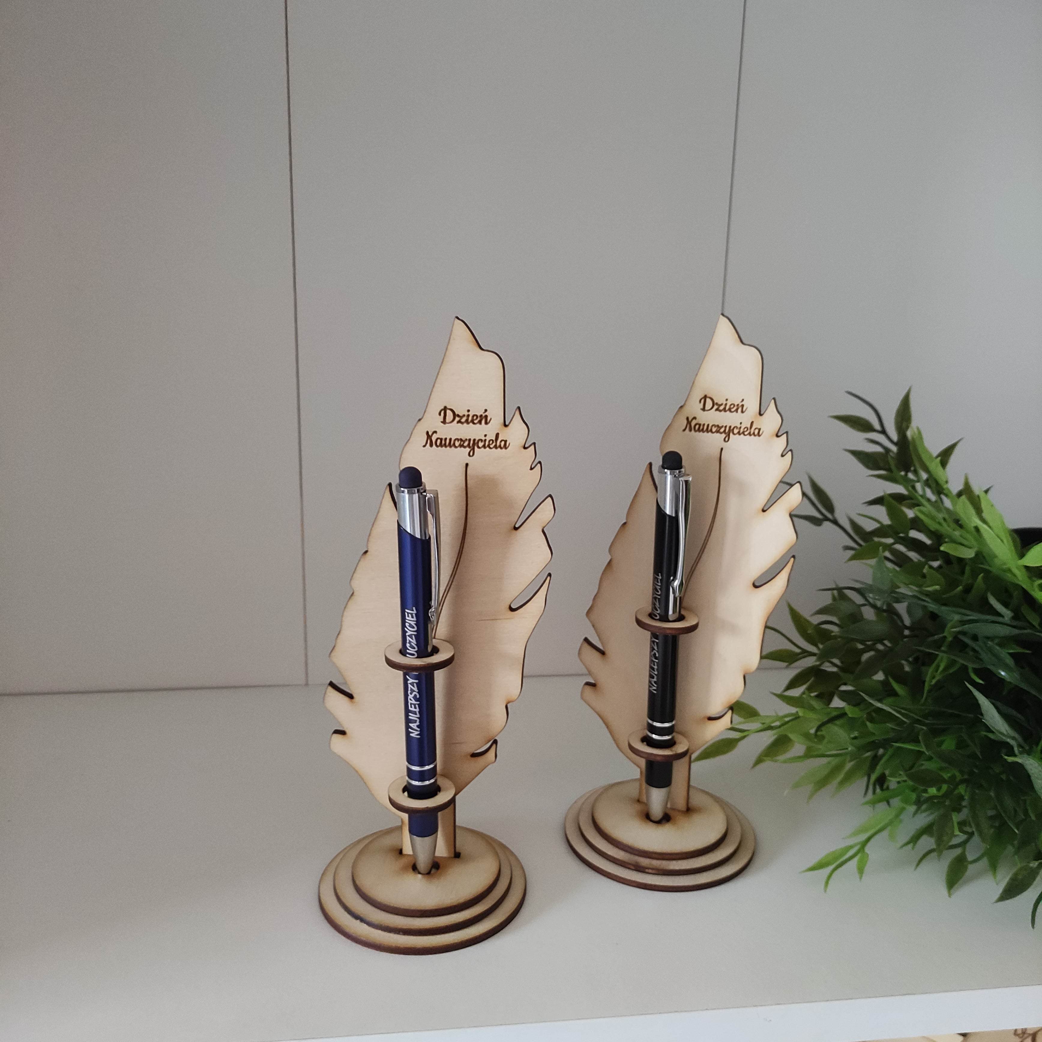 Stojak z długopisem