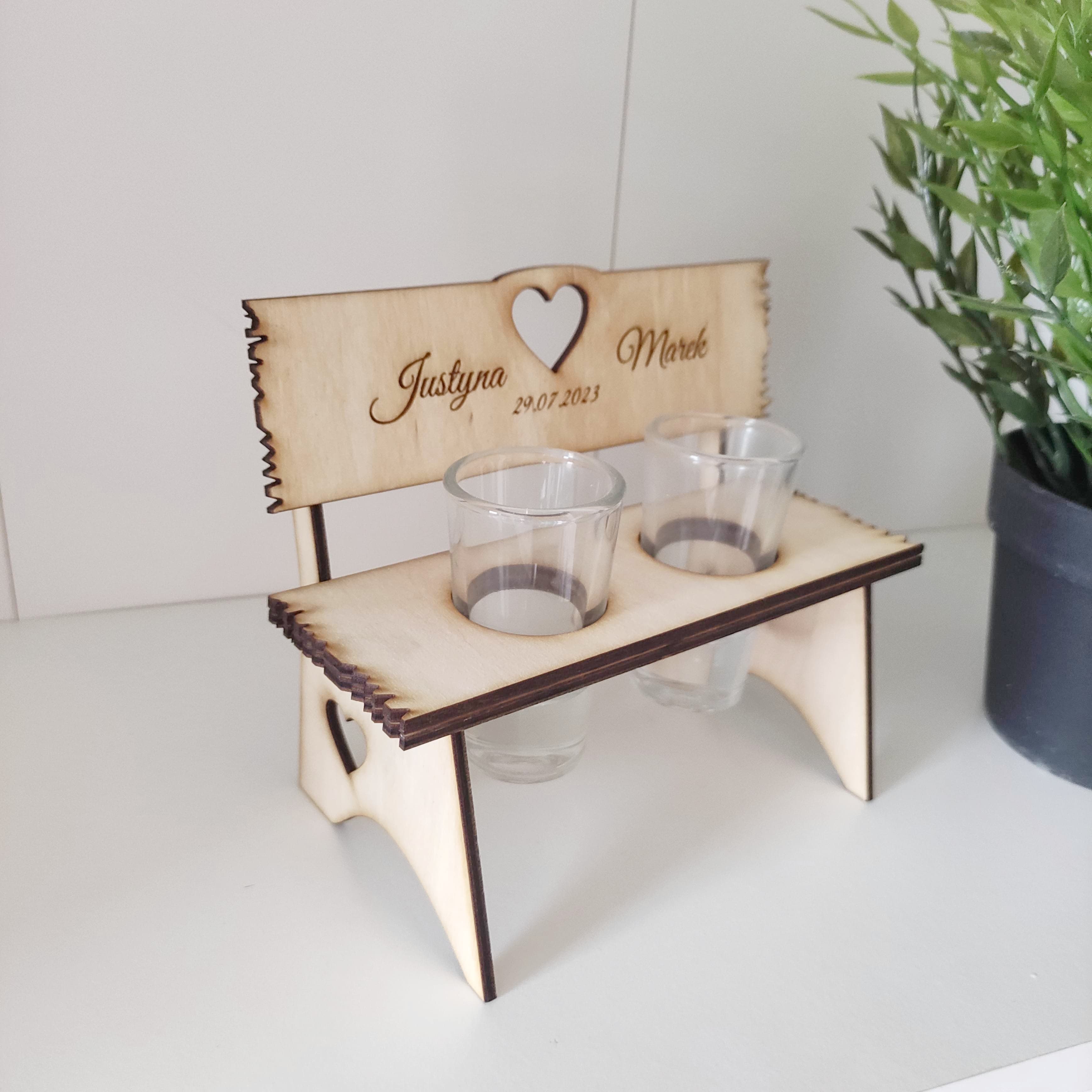 Ławeczka z kieliszkami