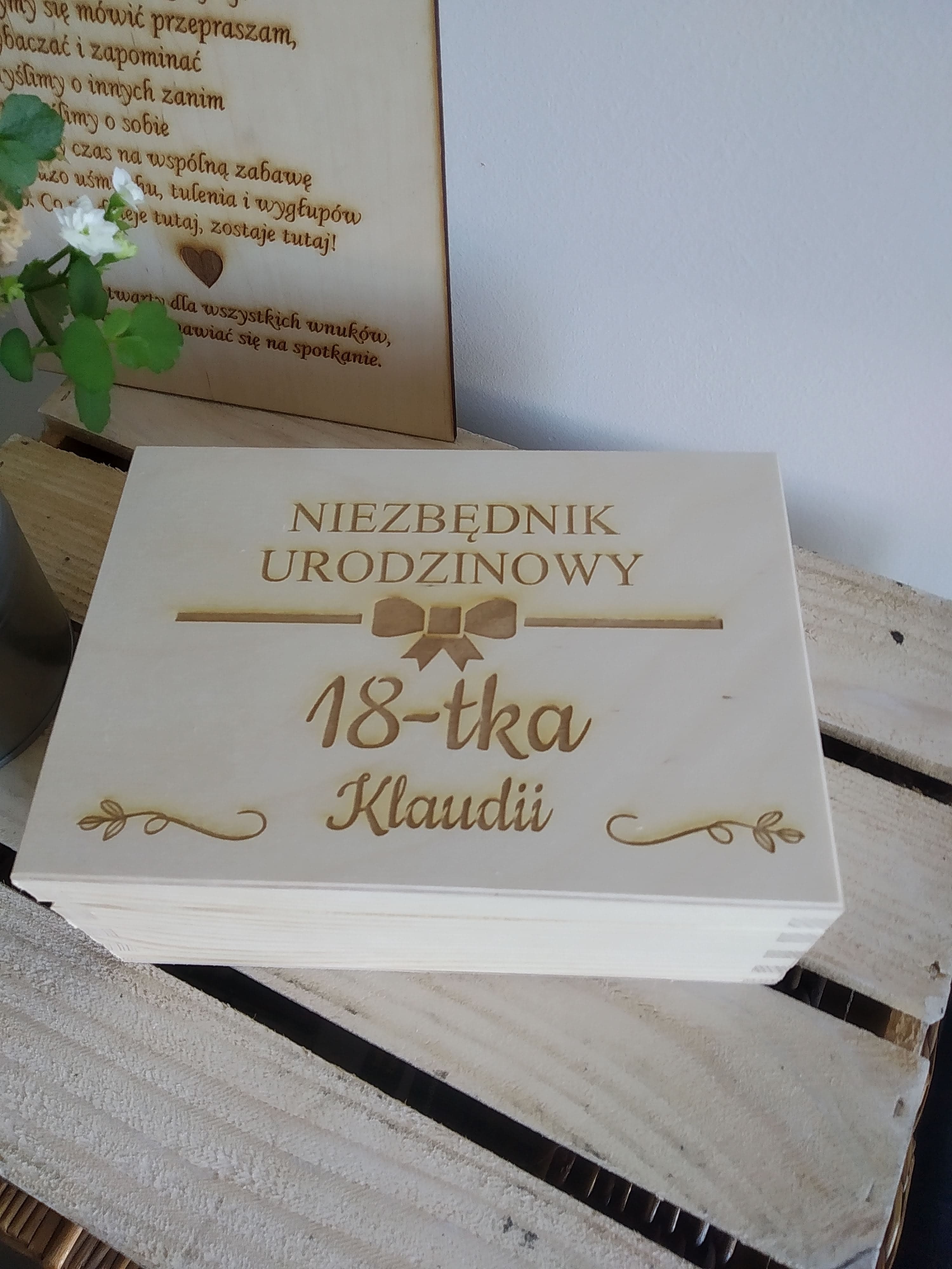 Pudełko na 18, flamingi.