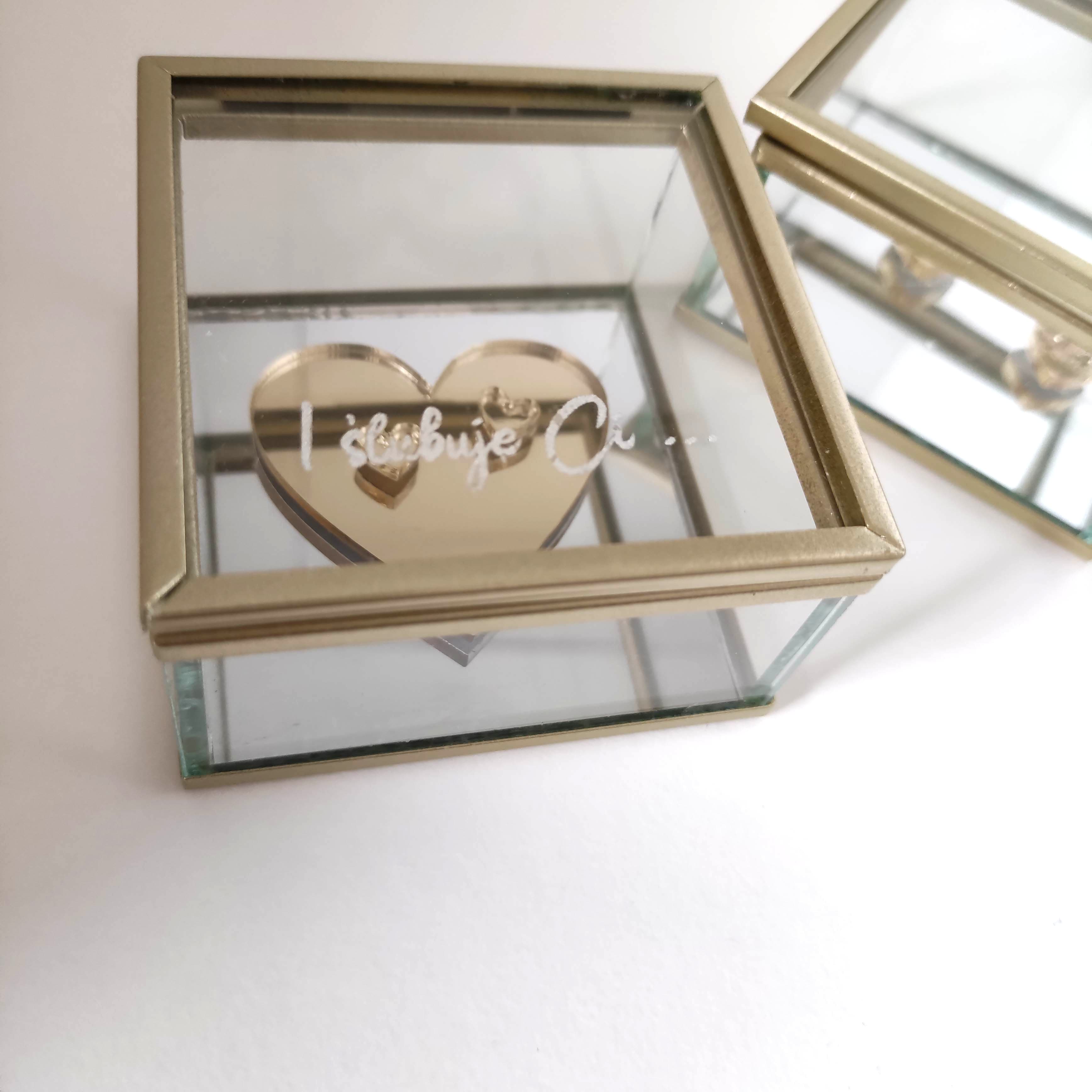 Szkatułka na obrączki szklana