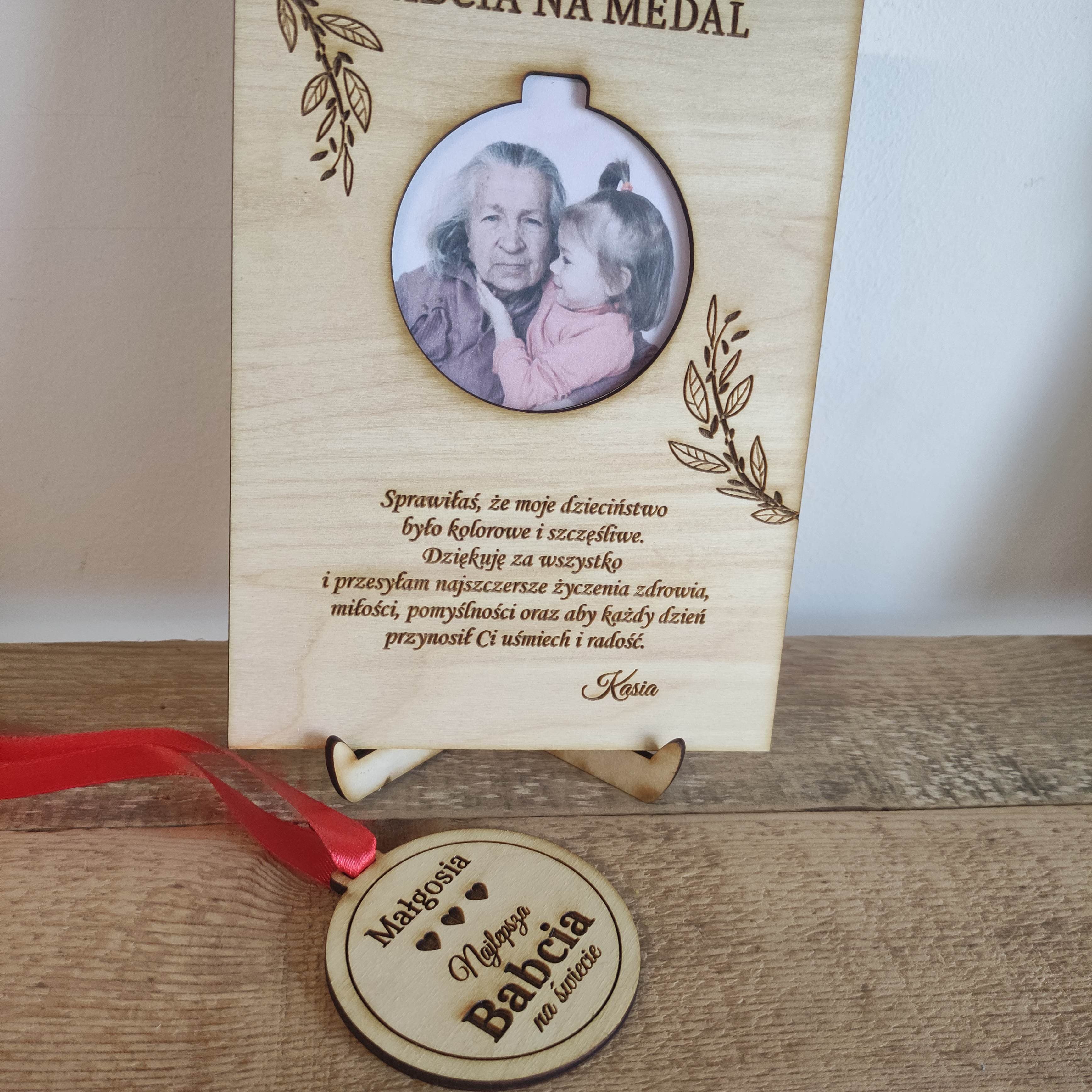 Medal w ramce że zdjęciem